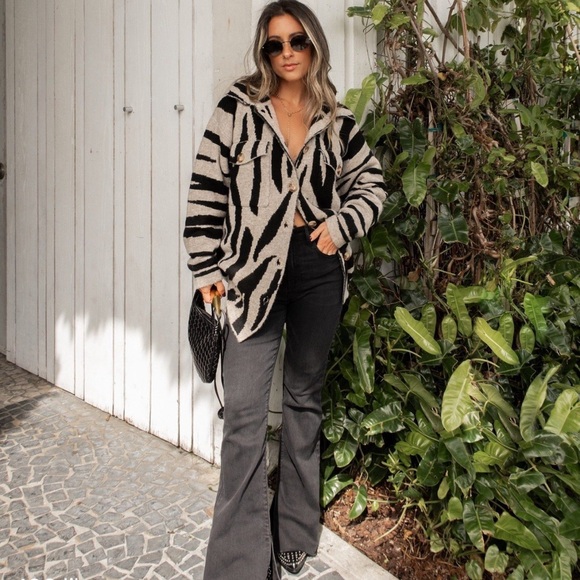 Vici Safari Printed Pocketed Shacket - small - Picture 4 of 5